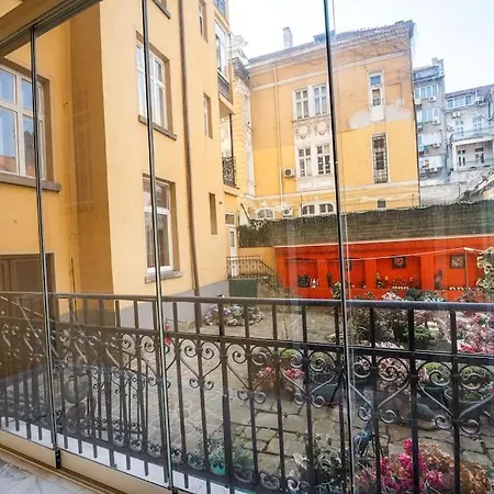 Best Point In The City / 2 Bedrooms *