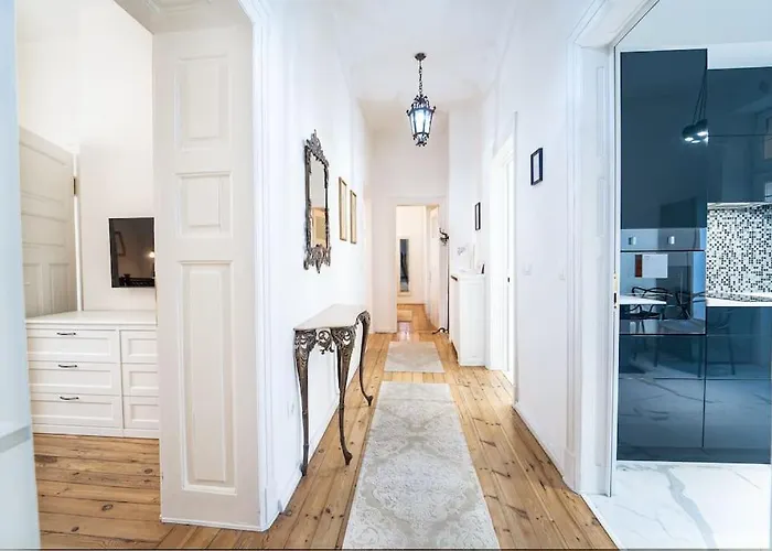 Best Point In The City / 2 Bedrooms *