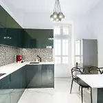 דירה Best Point In The City / 2 Bedrooms סופיה