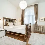 Best Point In The City / 2 Bedrooms סופיה