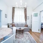 Best Point In The City / 2 Bedrooms דירה *